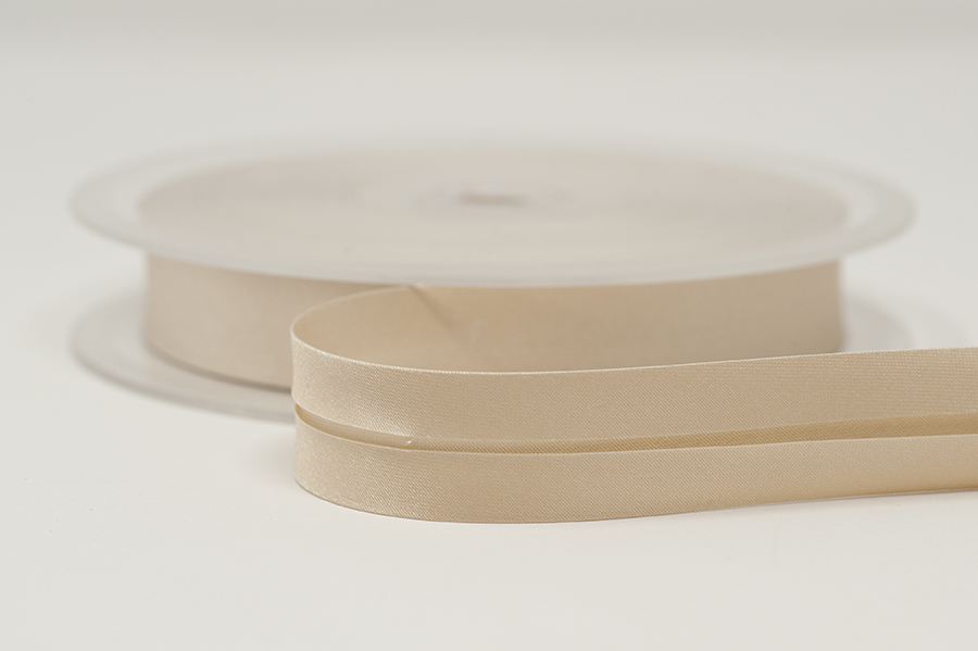 bia03-1007 satin bias 18mm wide, biscuit