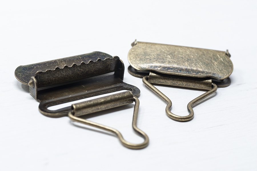 df40-ab, 40mm dungaree clips, antique brass - Image 2