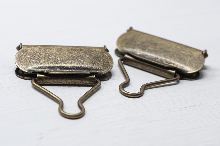 df40-ab, 40mm dungaree clips, antique brass - Image 3