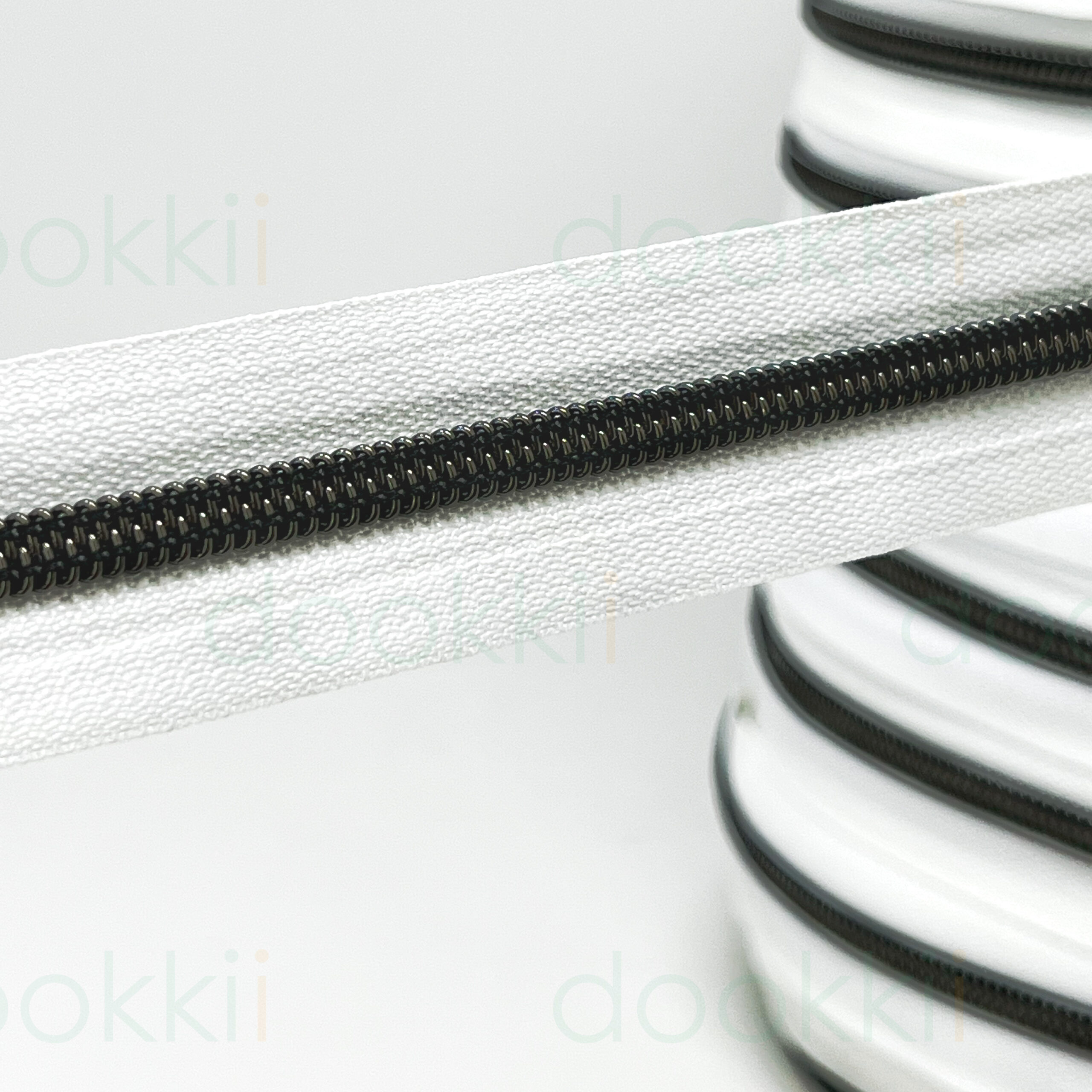 s7-150con-white-gun - no.5 (6mm) deluxe zip x 150m - Image 2