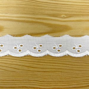 420070 30mm white broderie anglaise